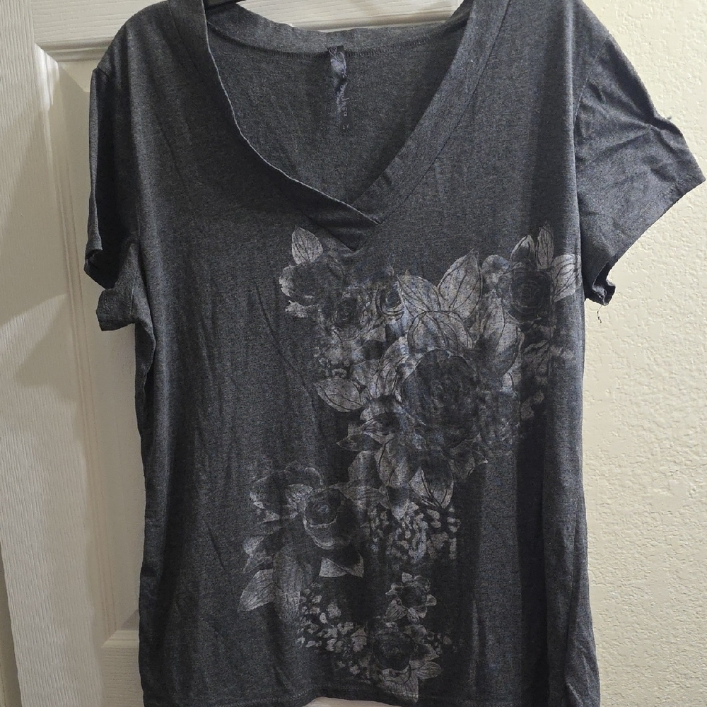ANDREA Charcoal Floral V-Neck Tee Size 2X